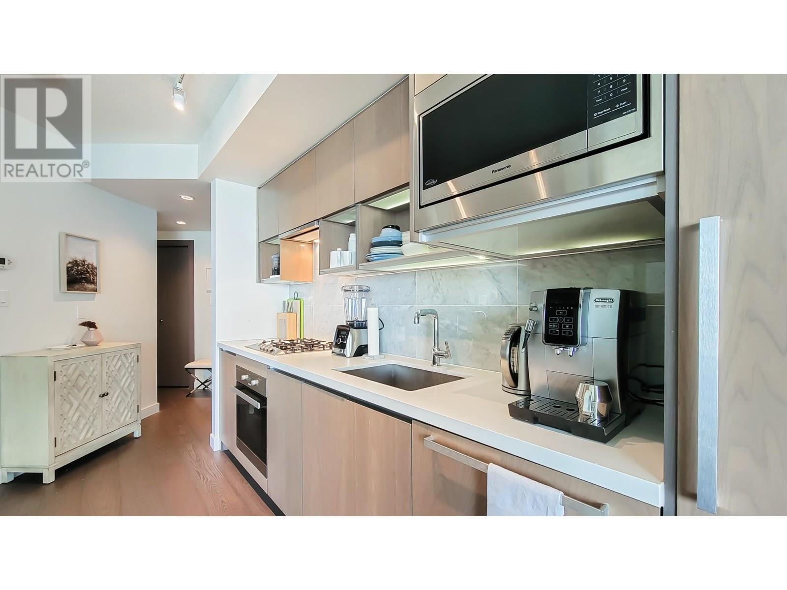 Photo 2 of 1220 68 Smithe Street, Vancouver BC