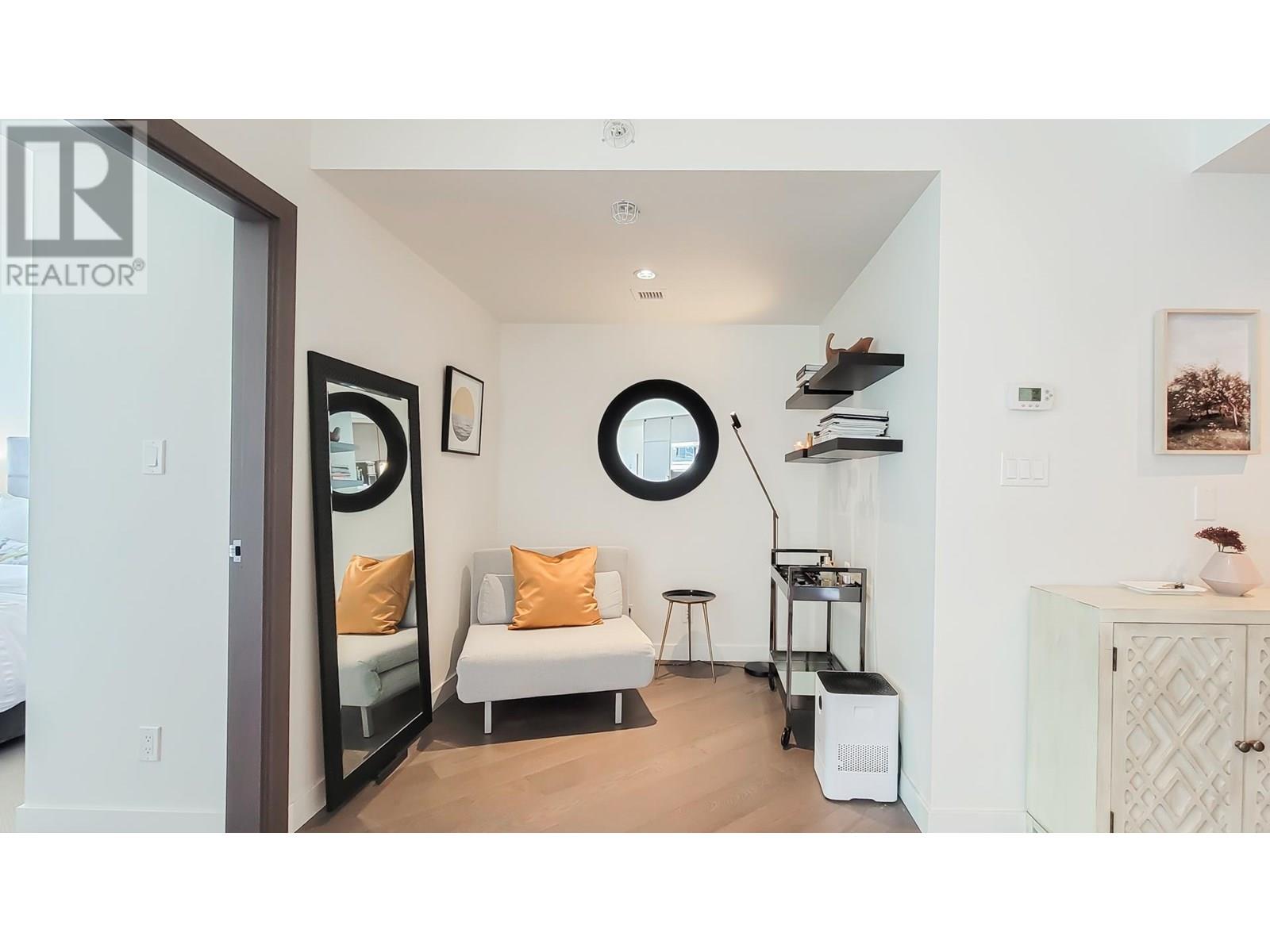 Photo 4 of 1220 68 Smithe Street, Vancouver BC