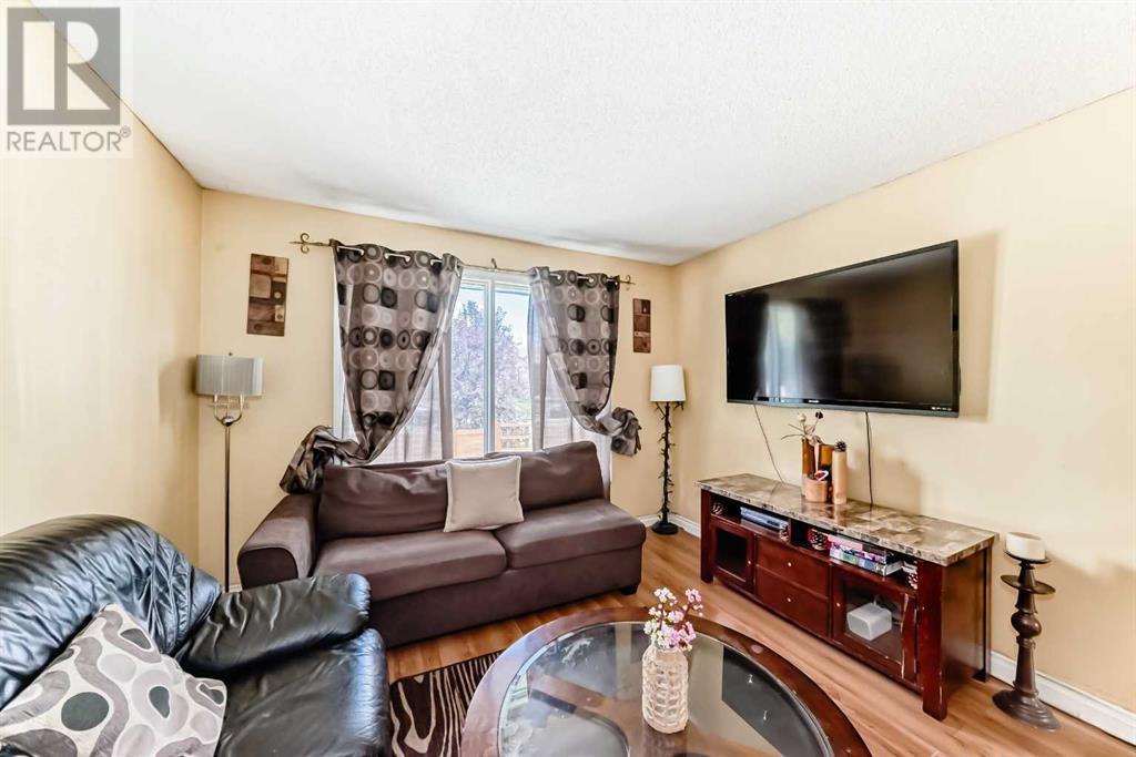 Single Family House for Sale in   Street NE Temple Calgary 