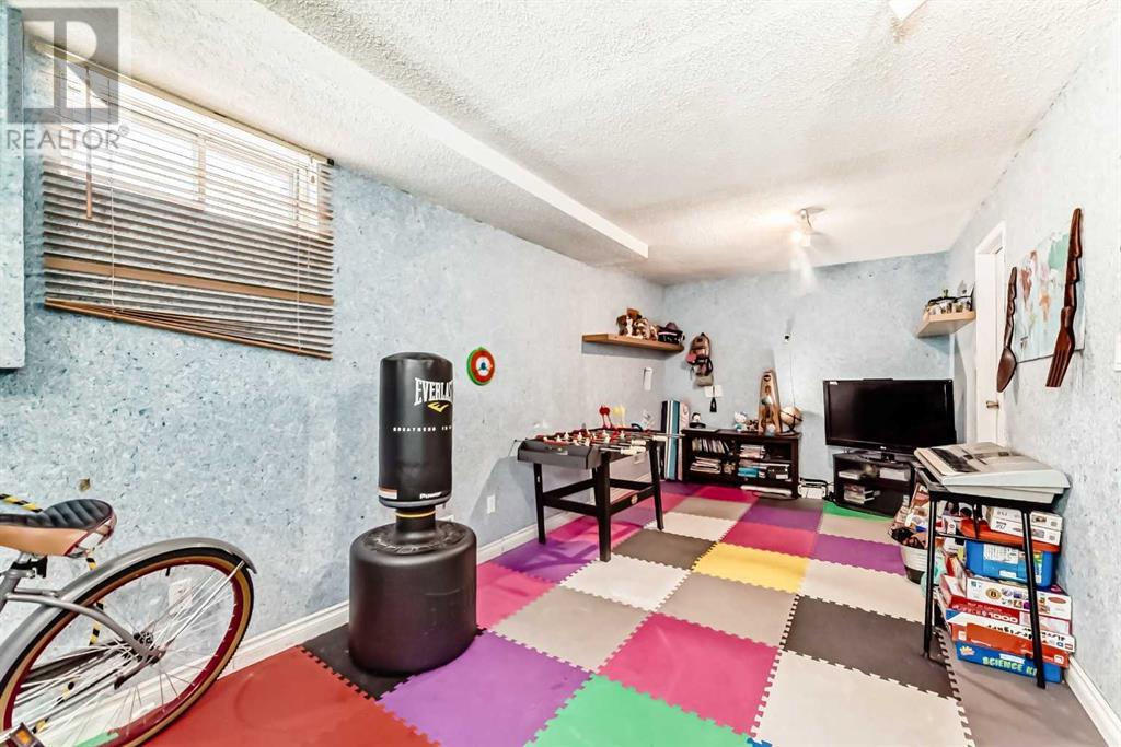 Single Family House for Sale in   Street NE Temple Calgary 