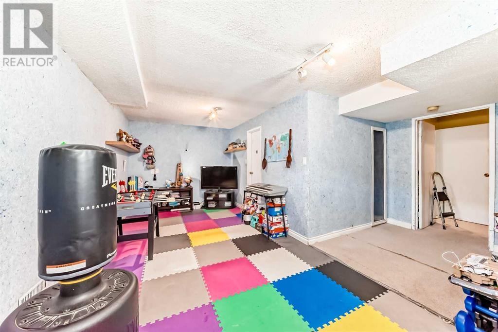 Single Family House for Sale in   Street NE Temple Calgary 