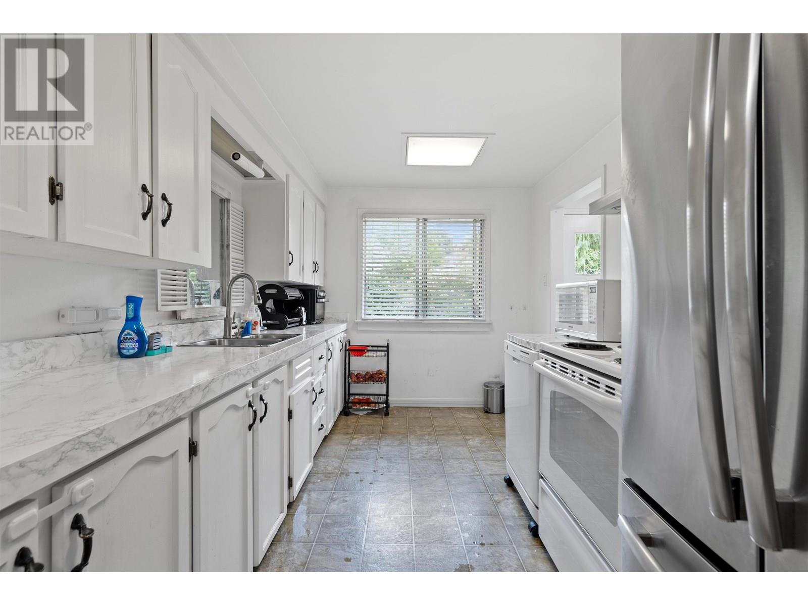 Photo 5 of 12121 228 Street, Maple Ridge BC