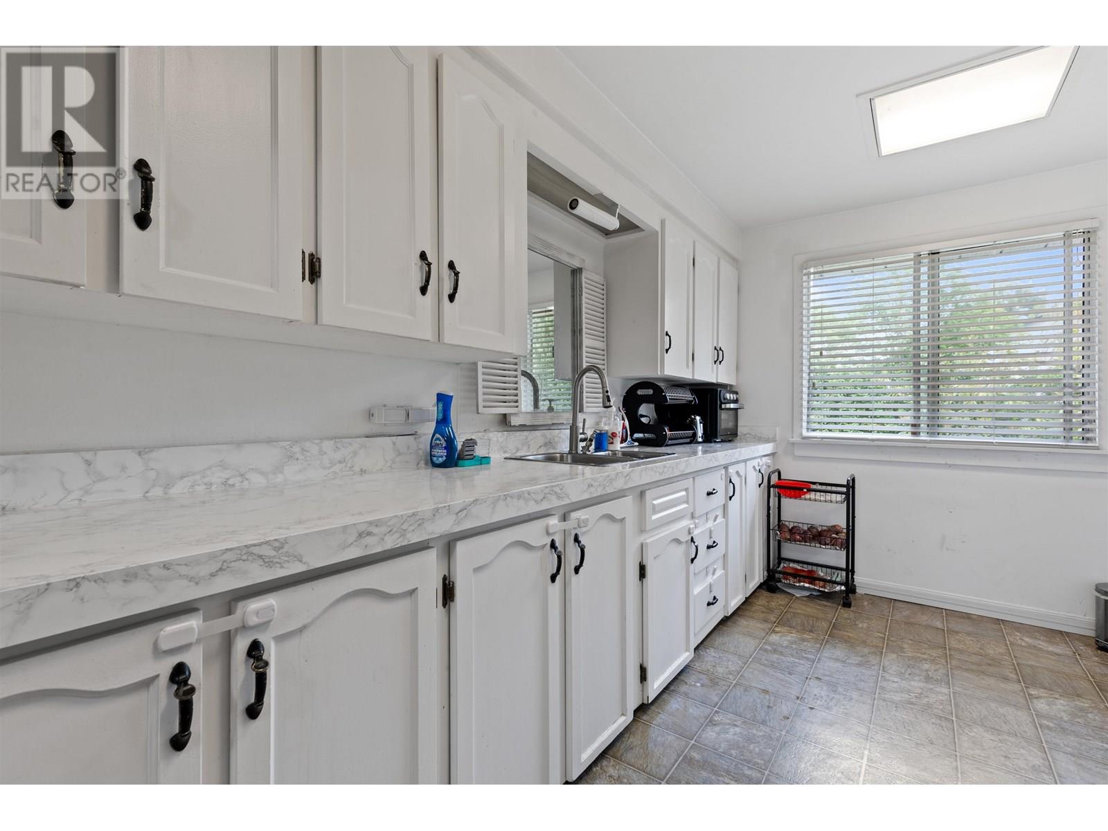 Photo 6 of 12121 228 Street, Maple Ridge BC