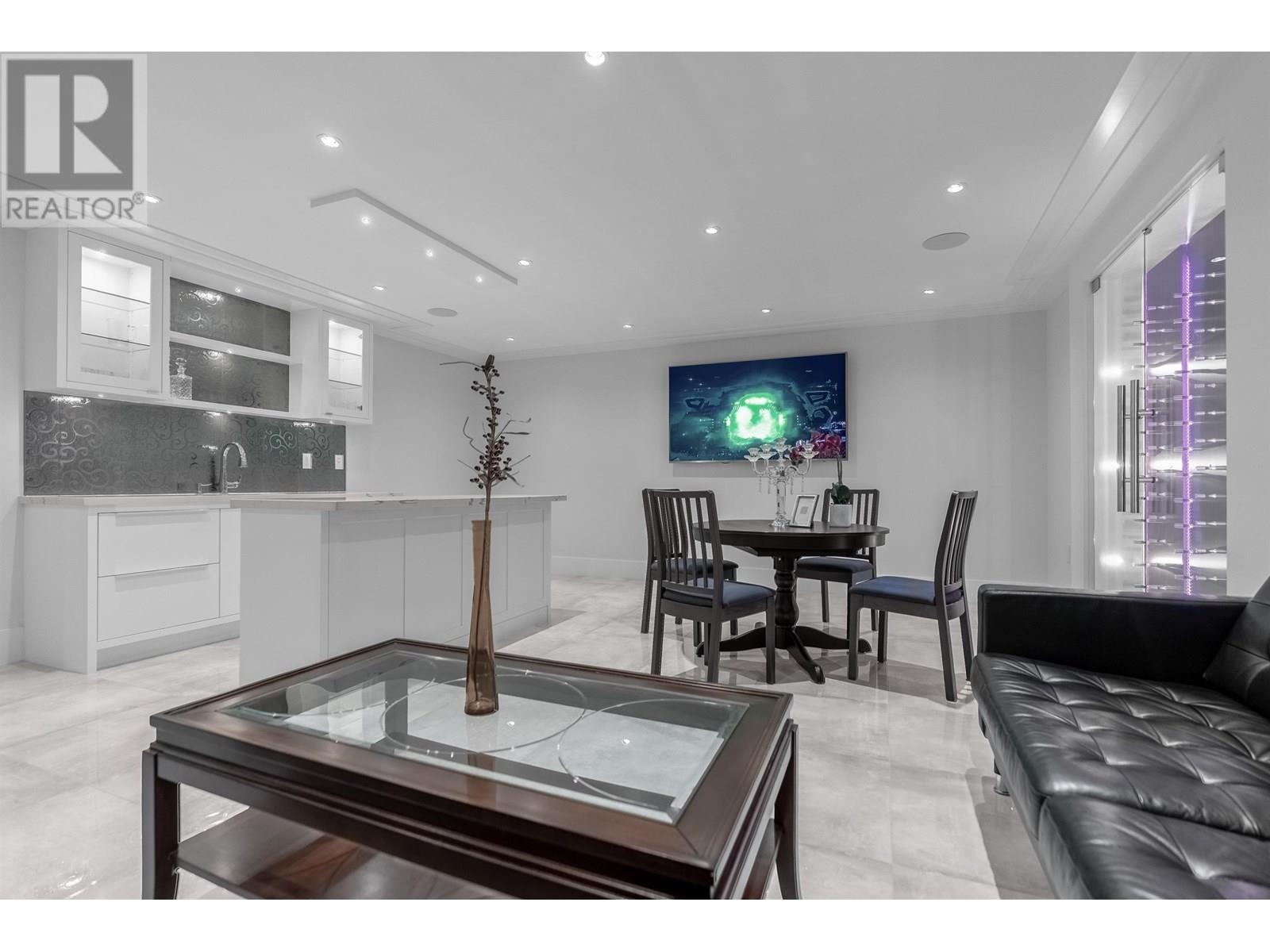 Photo 30 of 925 Beaumont Drive, North Vancouver BC