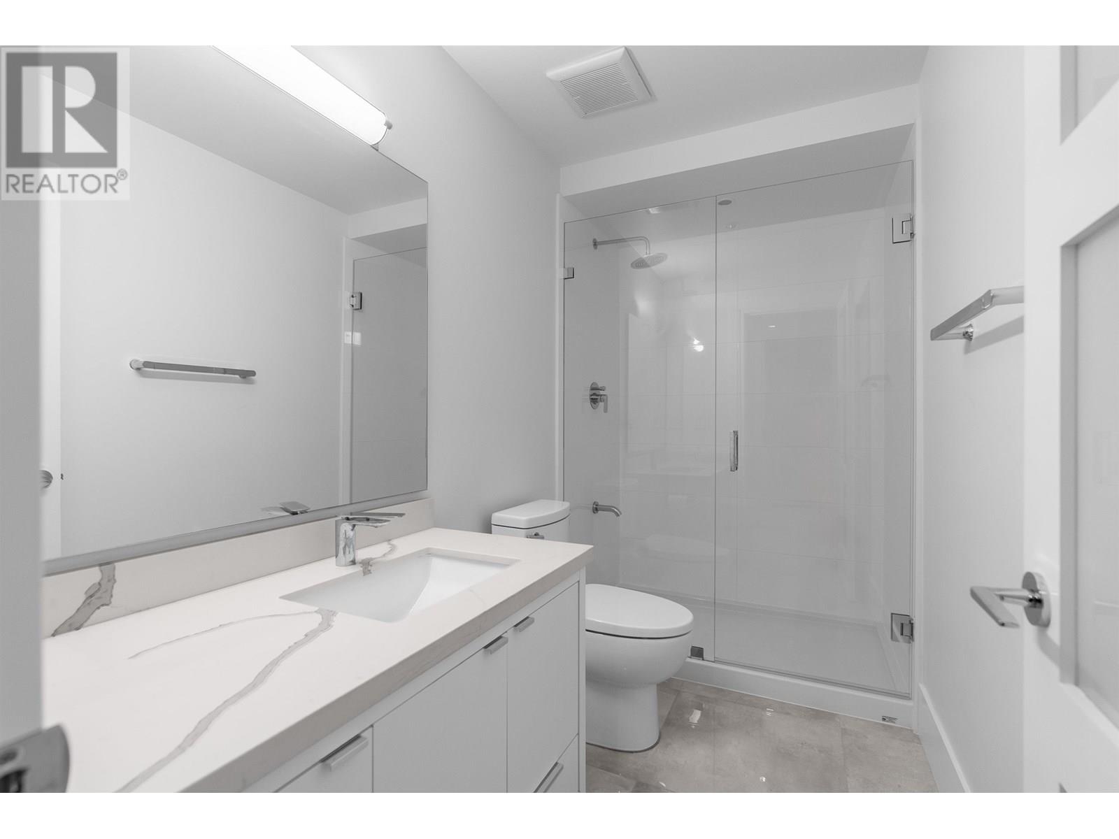 Photo 32 of 925 Beaumont Drive, North Vancouver BC