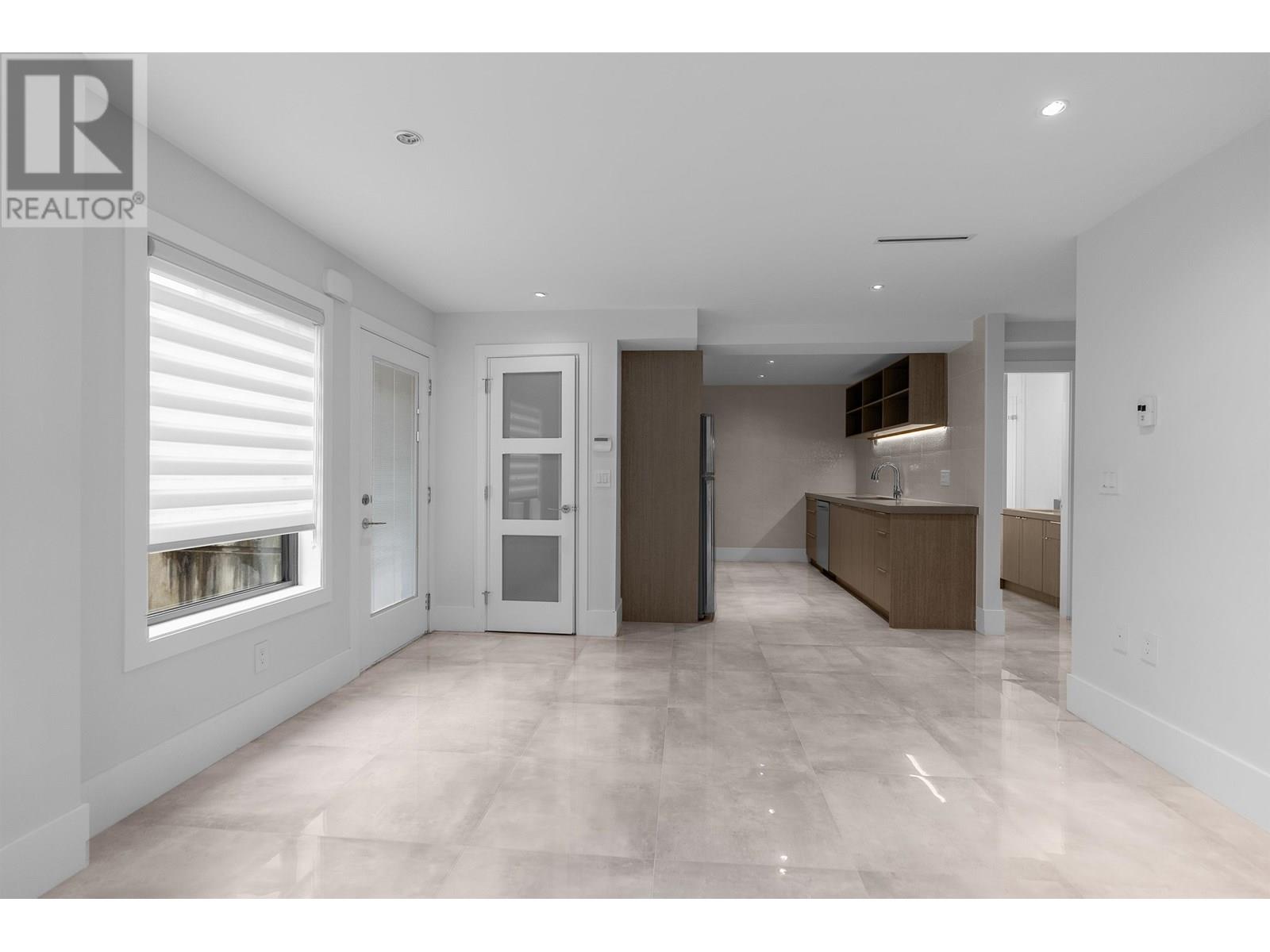 Photo 33 of 925 Beaumont Drive, North Vancouver BC
