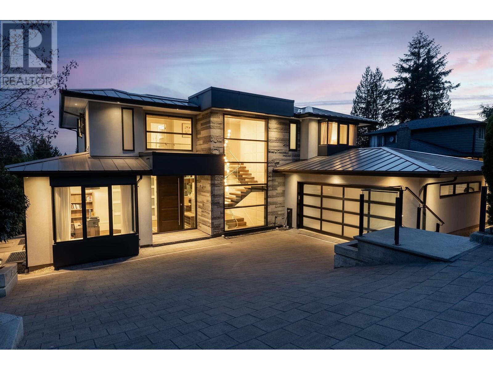 Photo 40 of 925 Beaumont Drive, North Vancouver BC