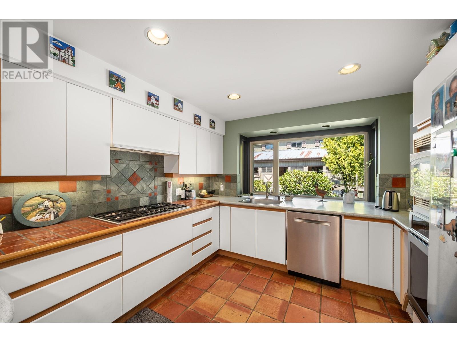 Photo 7 of 7026 Balaclava Street, Vancouver BC