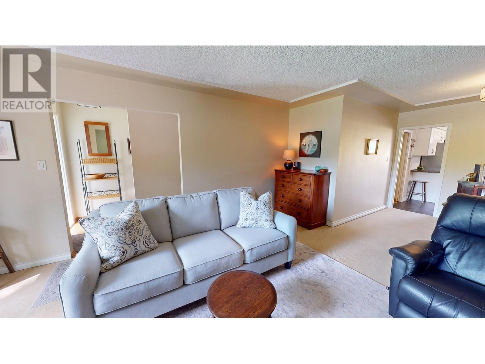 Photo 4 of 483 E 31st Avenue, Vancouver BC