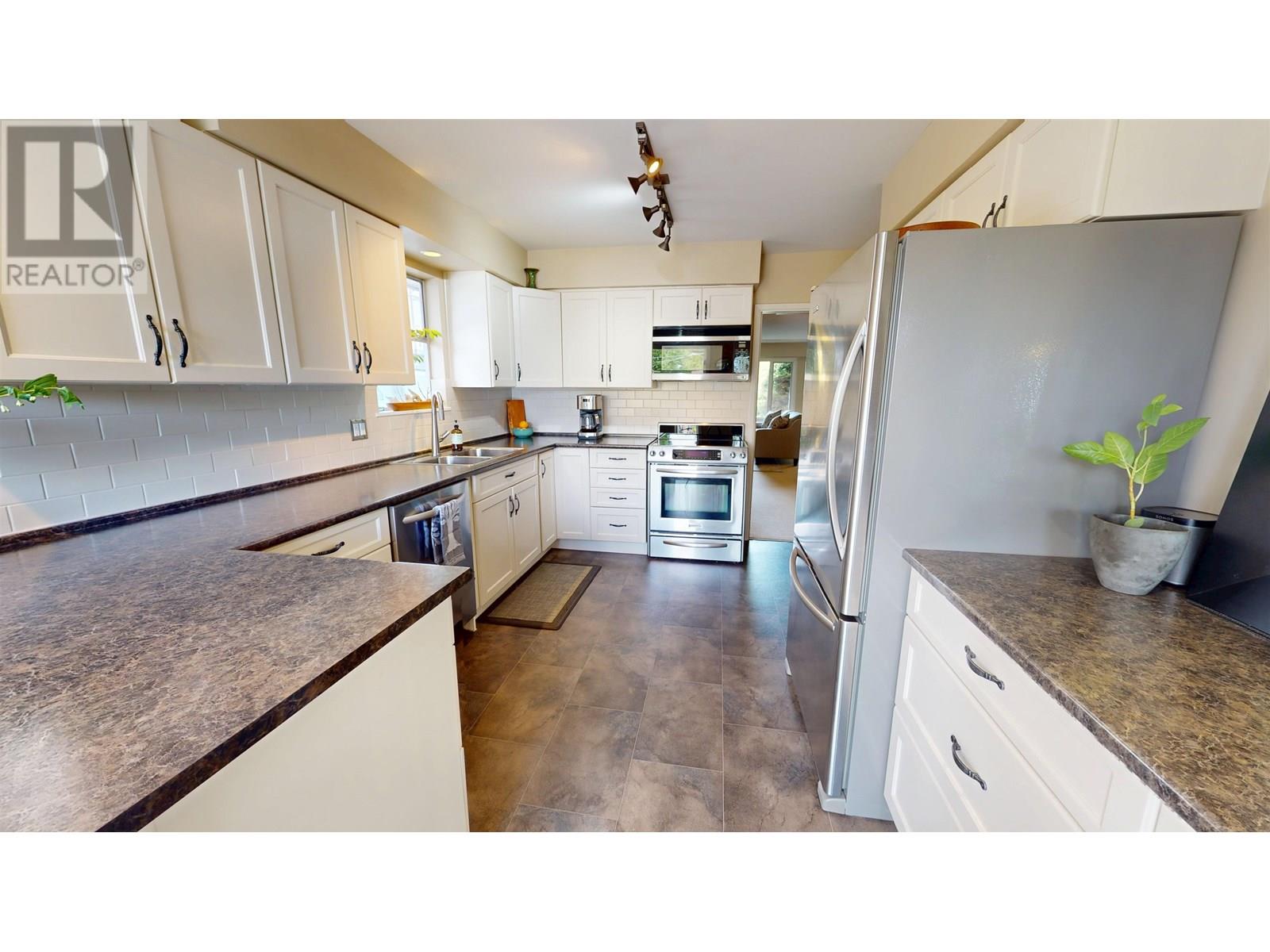 Photo 8 of 483 E 31st Avenue, Vancouver BC