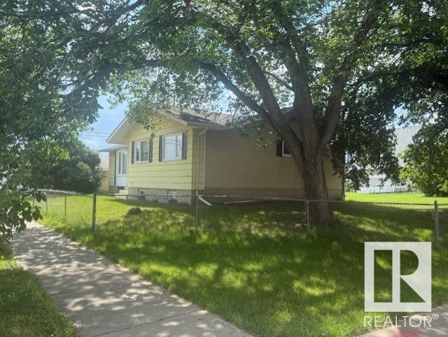 Photo 3 of 10712 159 St Nw, Edmonton AB