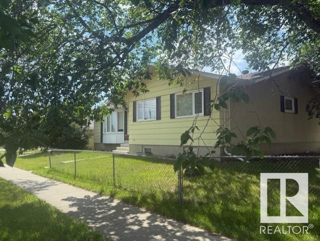 Photo 9 of 10712 159 St Nw, Edmonton AB
