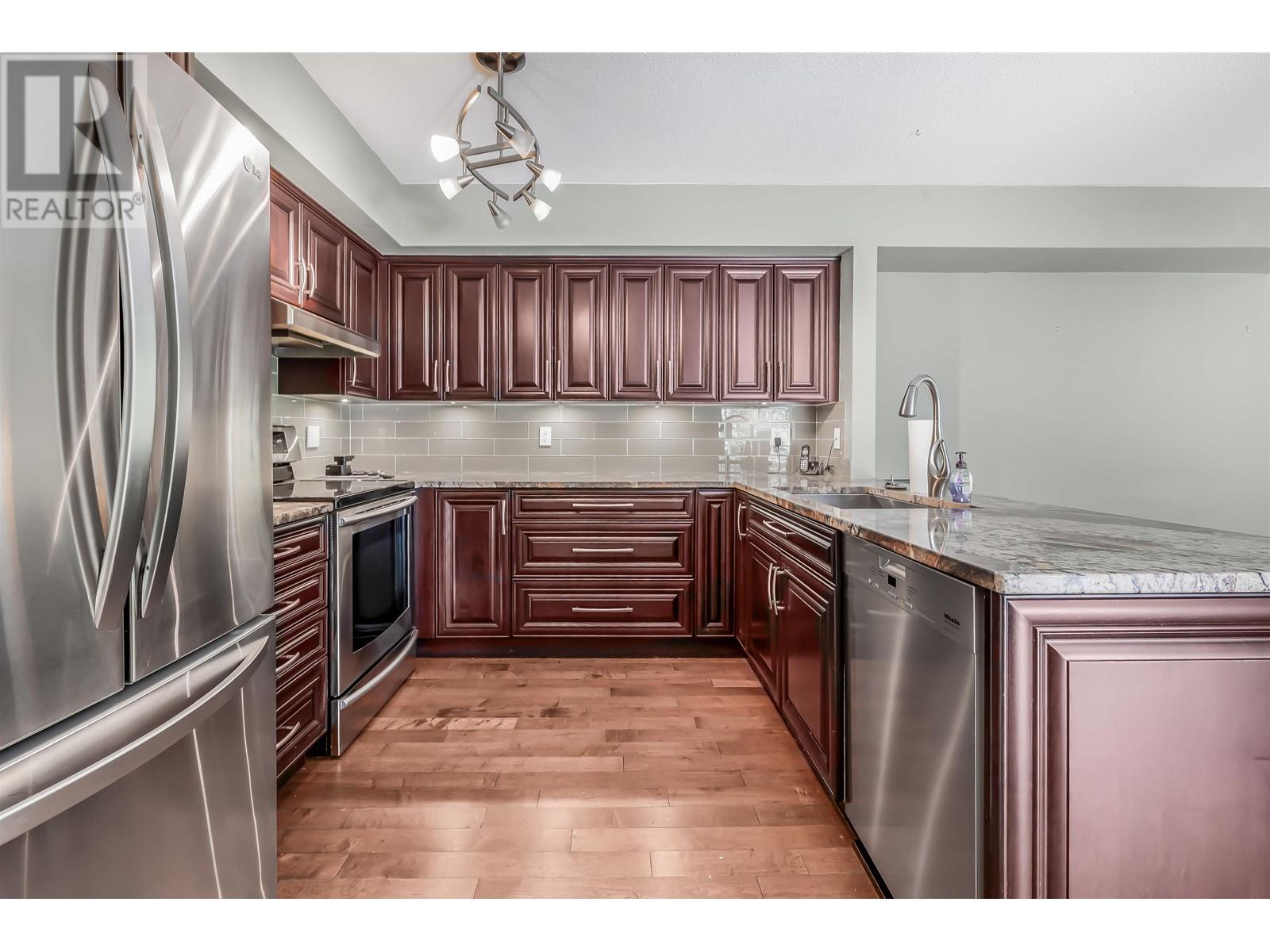 Photo 31 of 101 180 Ravine Drive, Port Moody BC