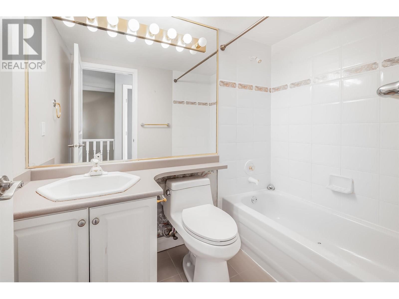 Photo 5 of 101 180 Ravine Drive, Port Moody BC