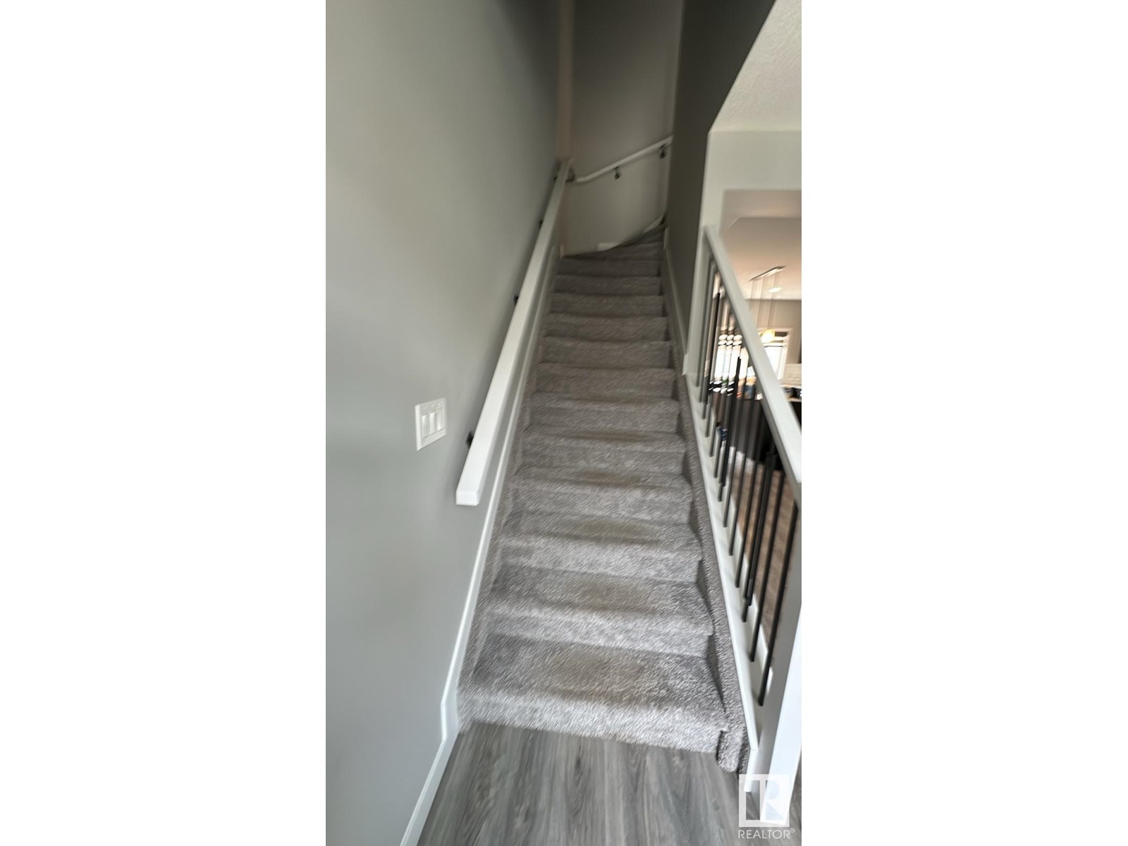 Photo 18 of 2215 24 St Nw, Edmonton AB