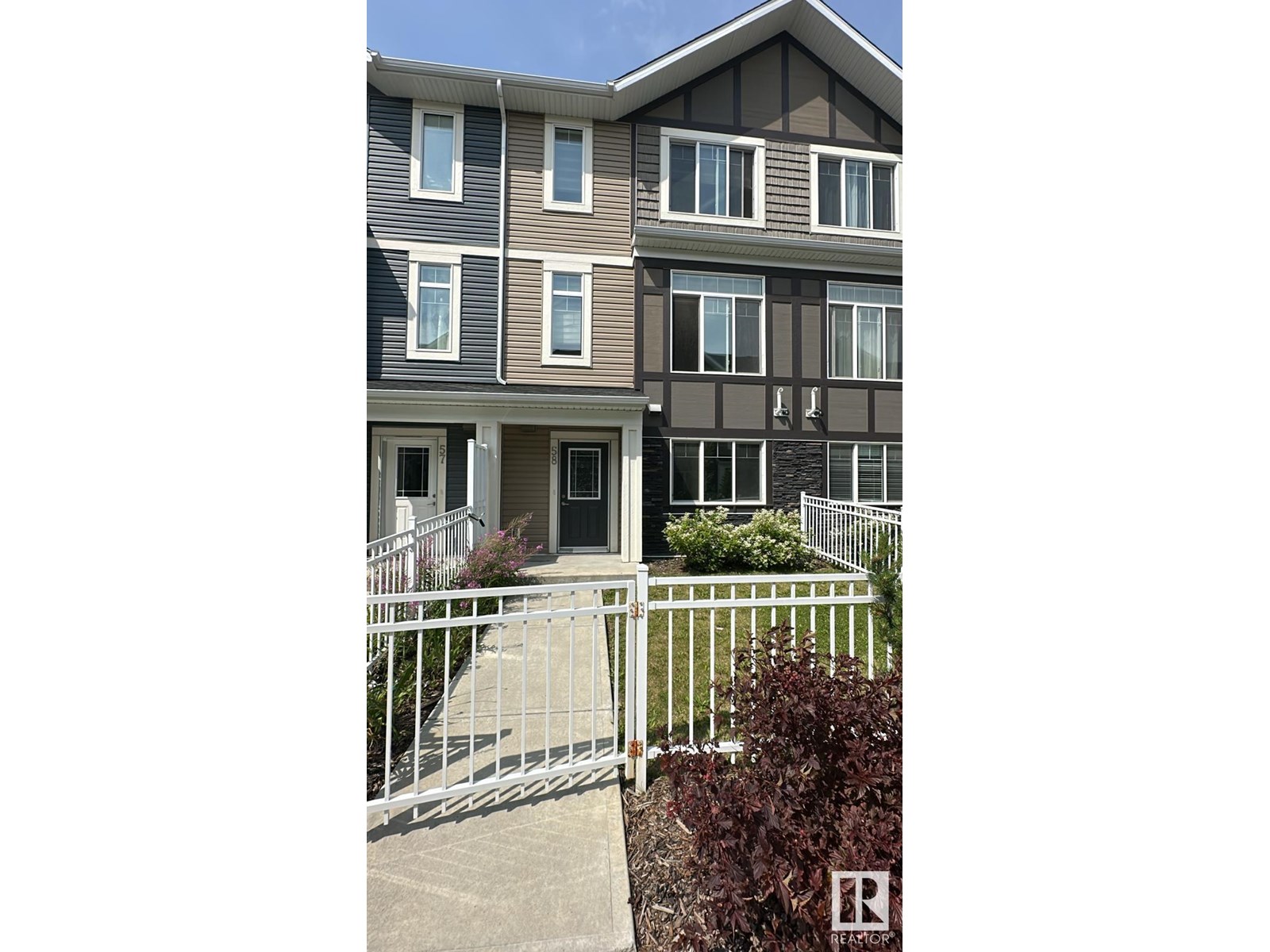 Photo 4 of 2215 24 St Nw, Edmonton AB