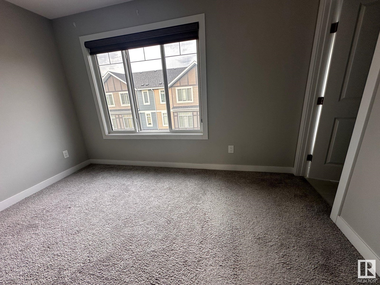 Photo 21 of 2215 24 St Nw, Edmonton AB
