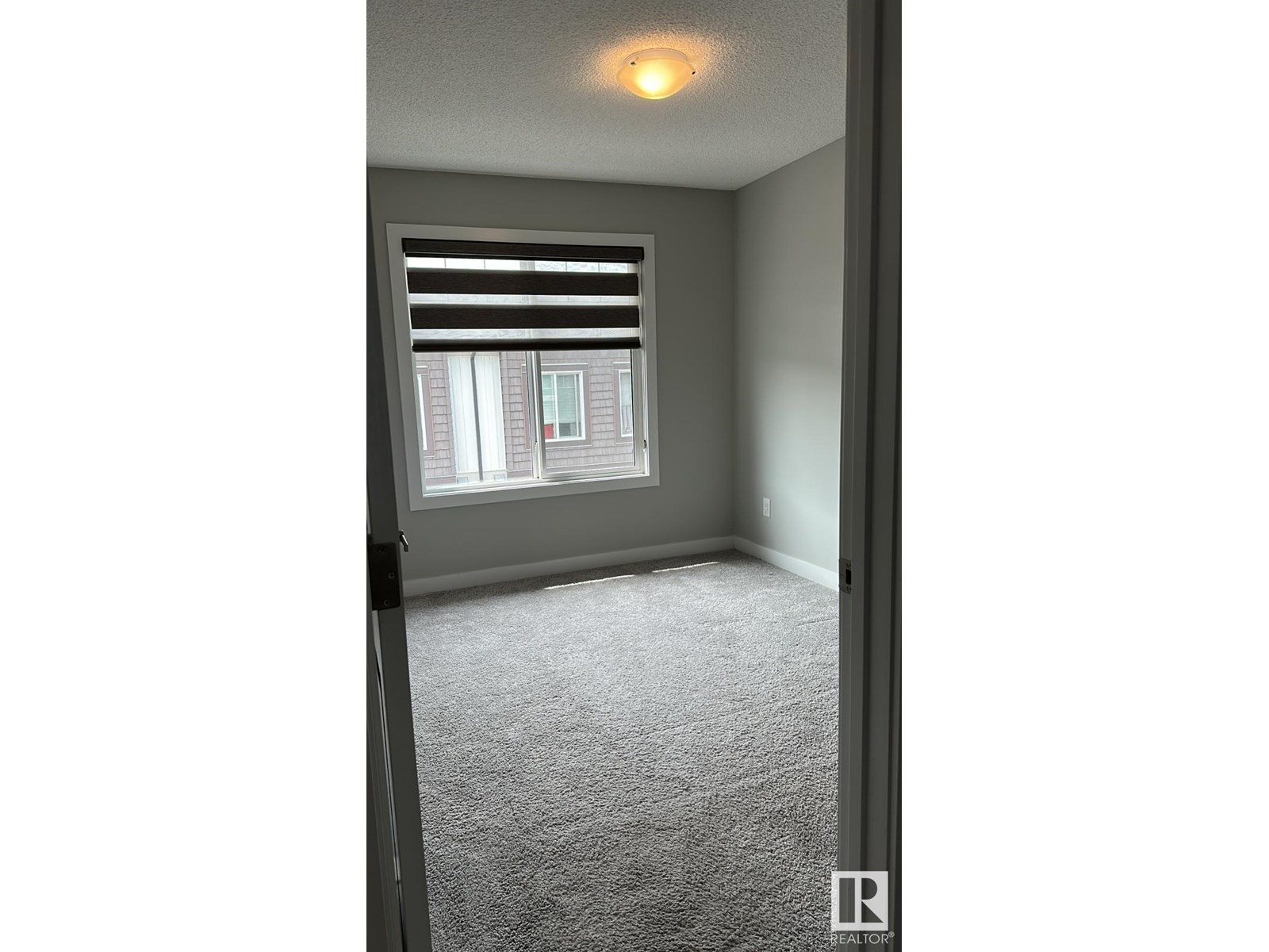 Photo 3 of 2215 24 St Nw, Edmonton AB
