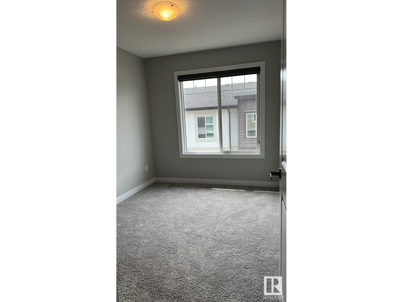Photo 20 of 2215 24 St Nw, Edmonton AB