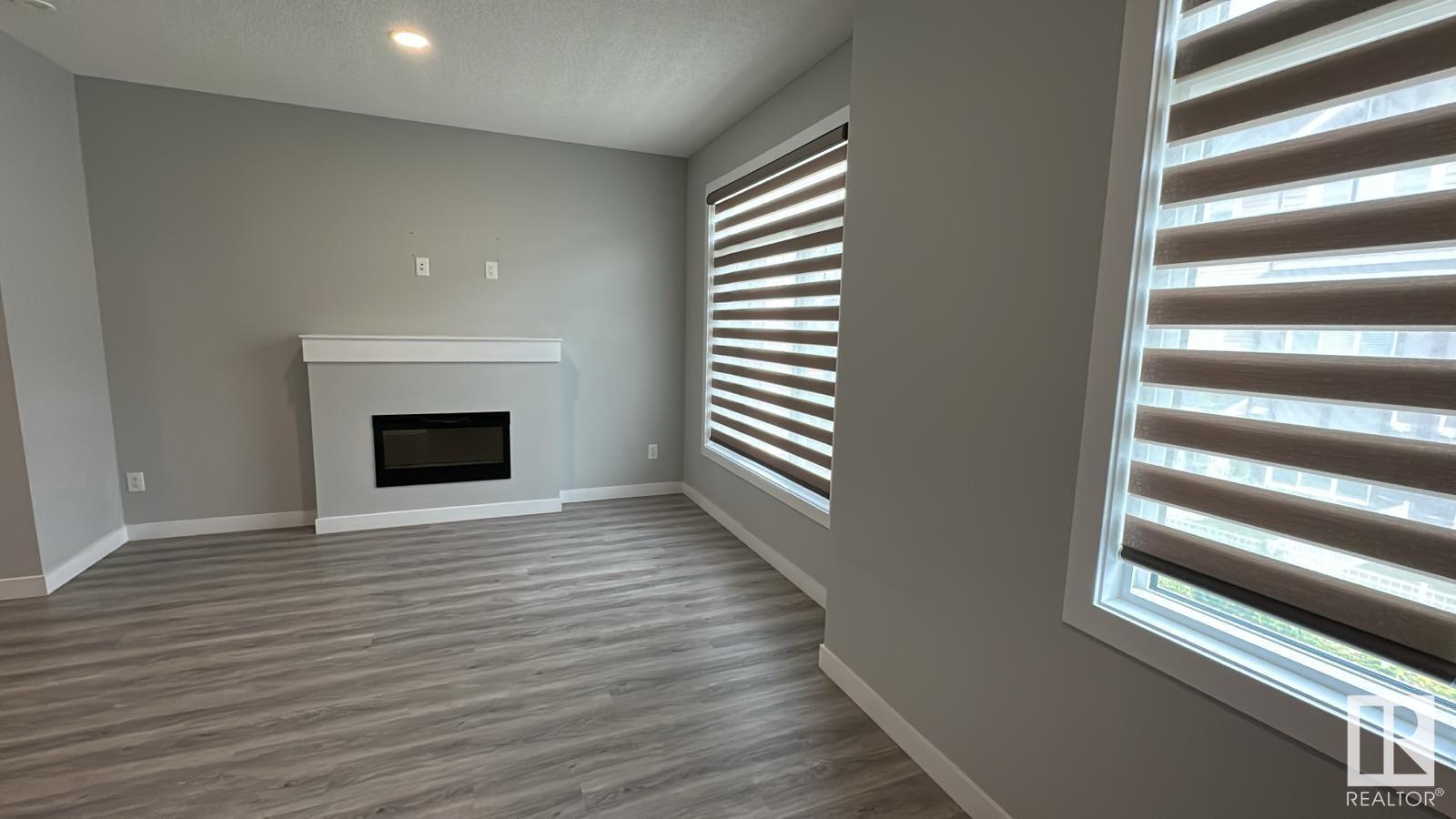 Photo 16 of 2215 24 St Nw, Edmonton AB