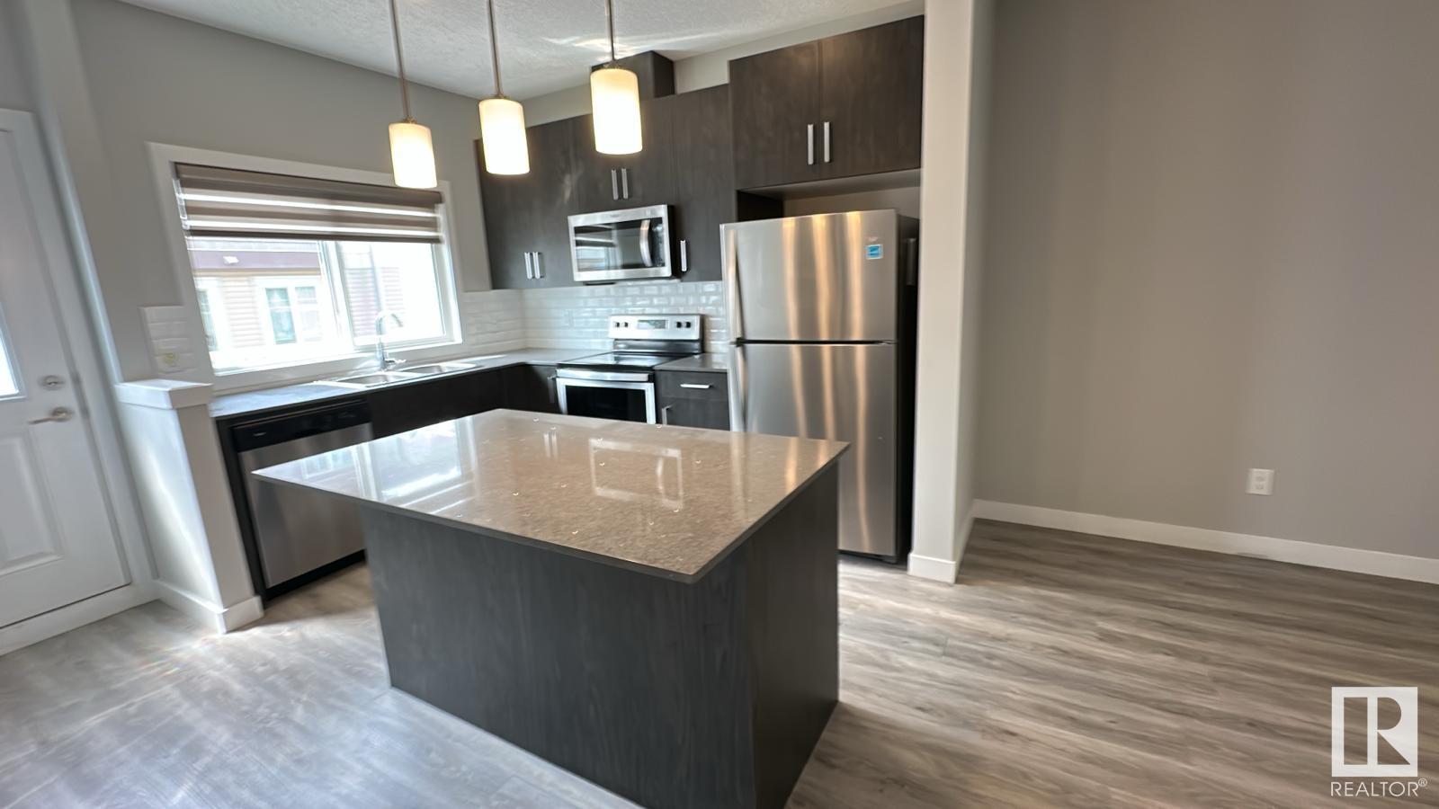 Photo 5 of 2215 24 St Nw, Edmonton AB