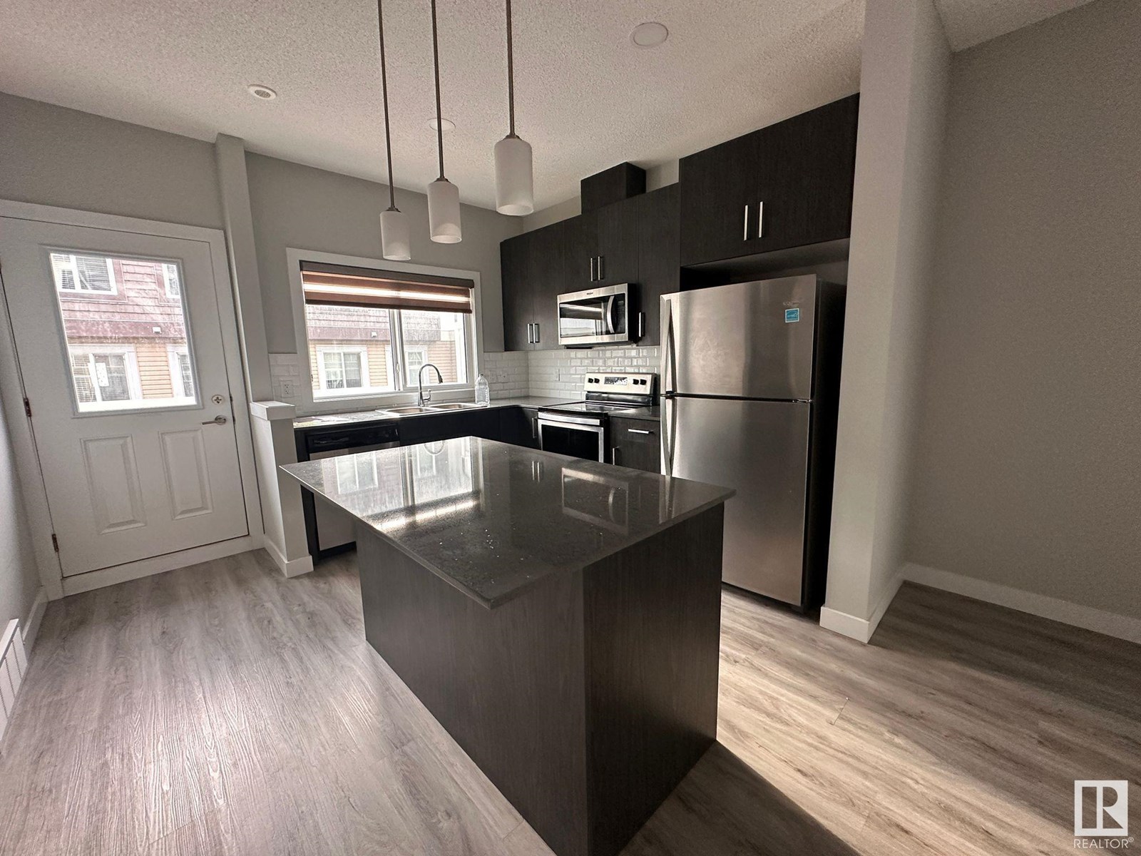 Photo 13 of 2215 24 St Nw, Edmonton AB