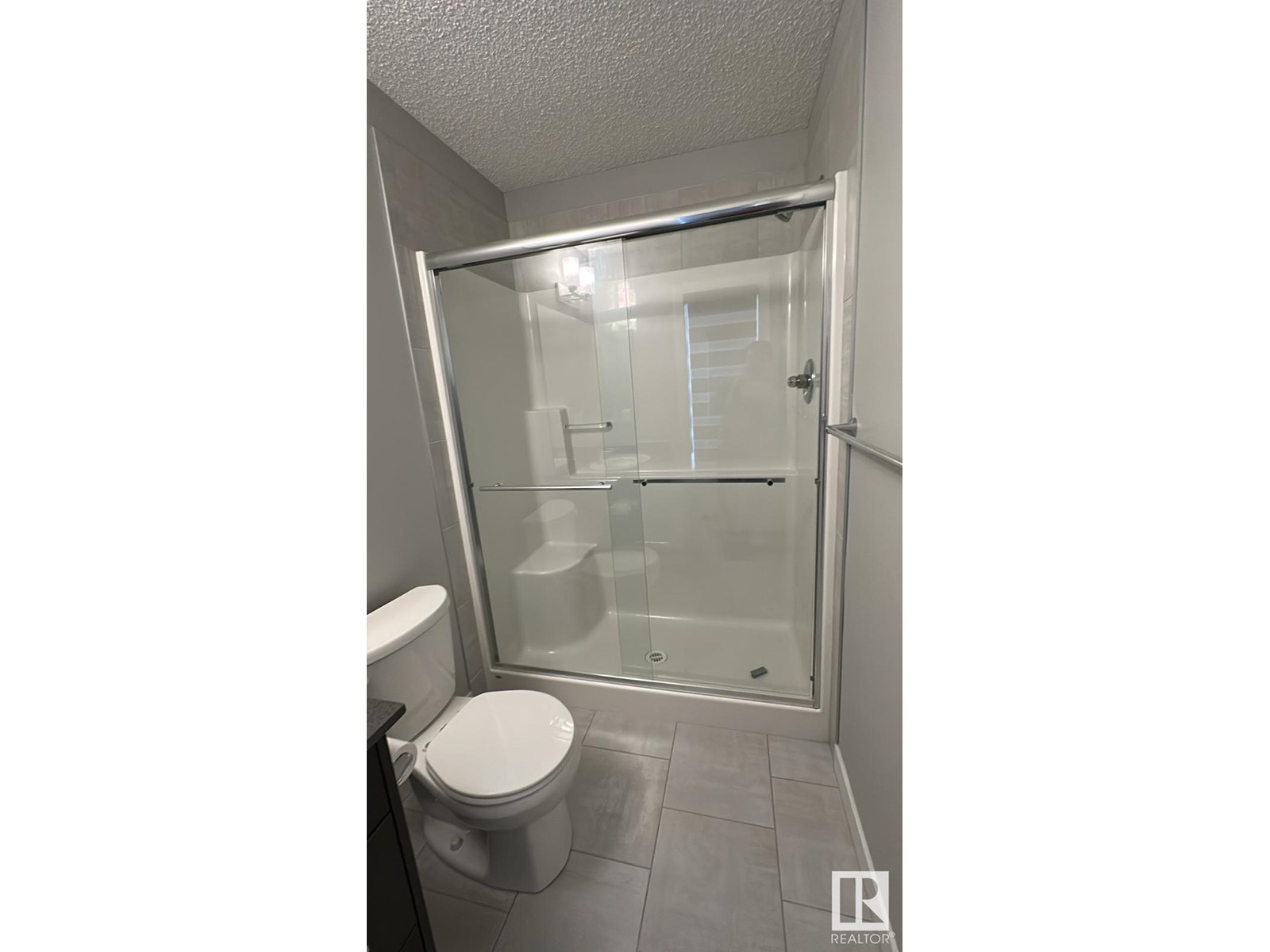Photo 12 of 2215 24 St Nw, Edmonton AB