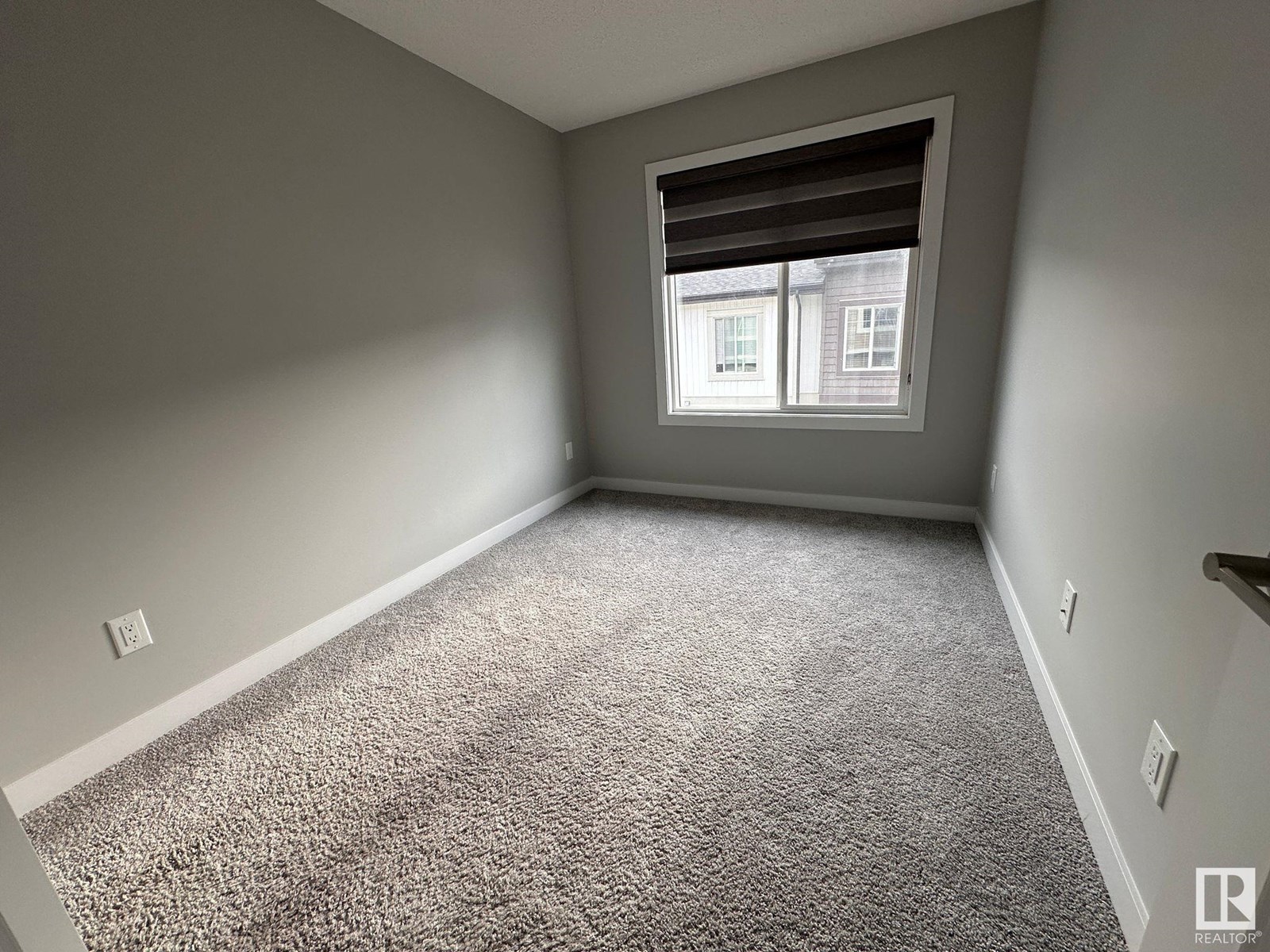 Photo 2 of 2215 24 St Nw, Edmonton AB