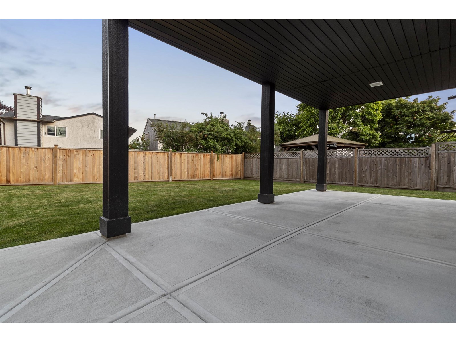 Photo 10 of 2540 Wilding Court, Langley BC