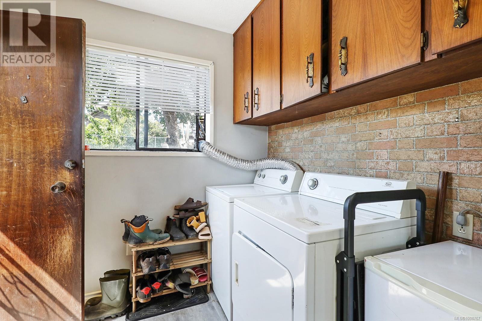 2780 Dunsmuir Ave - 27