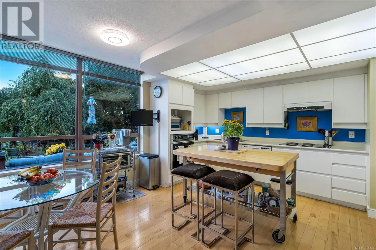 Photo 29 of 105 636 Montreal St, Victoria BC