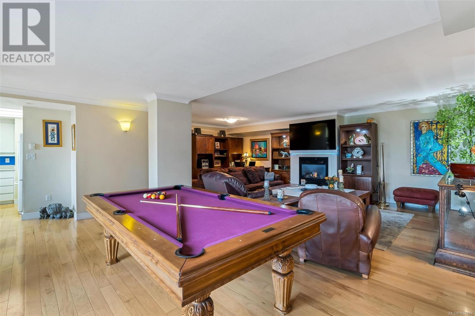 Photo 11 of 105 636 Montreal St, Victoria BC
