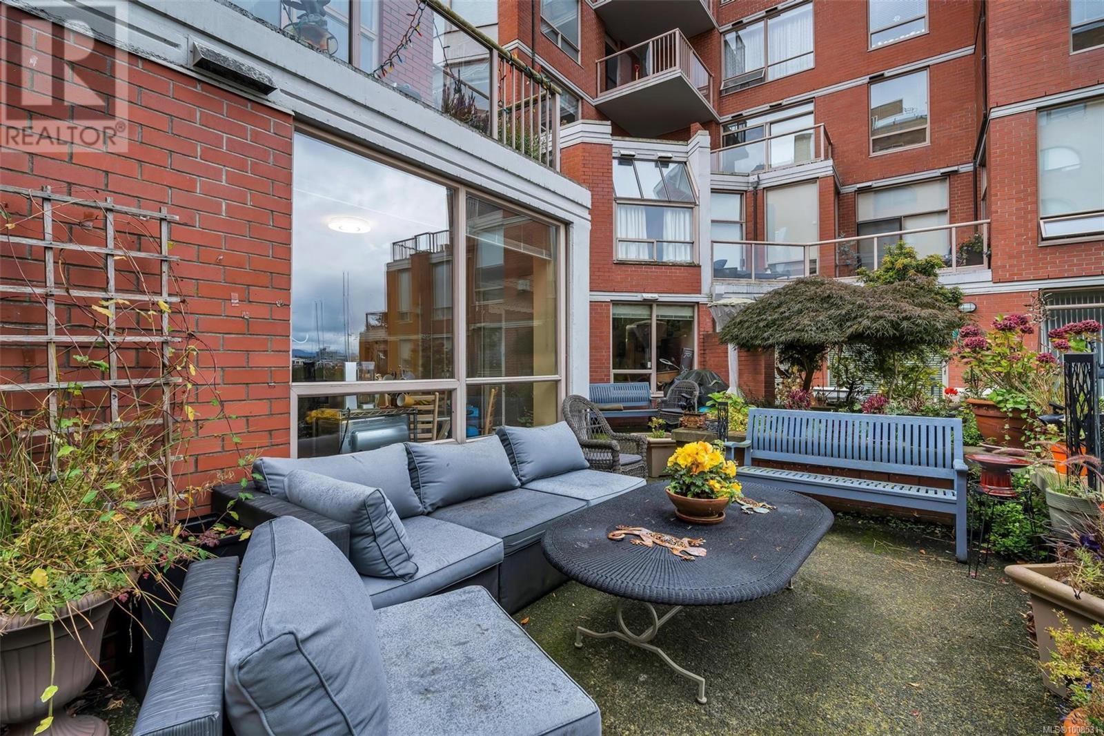 Photo 7 of 105 636 Montreal St, Victoria BC