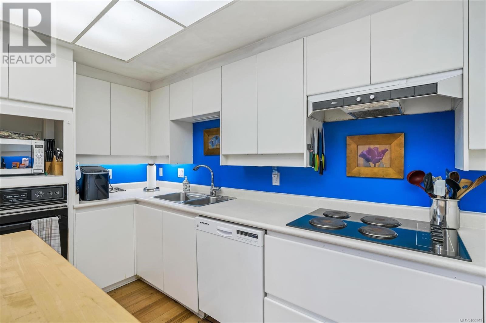 Photo 52 of 105 636 Montreal St, Victoria BC