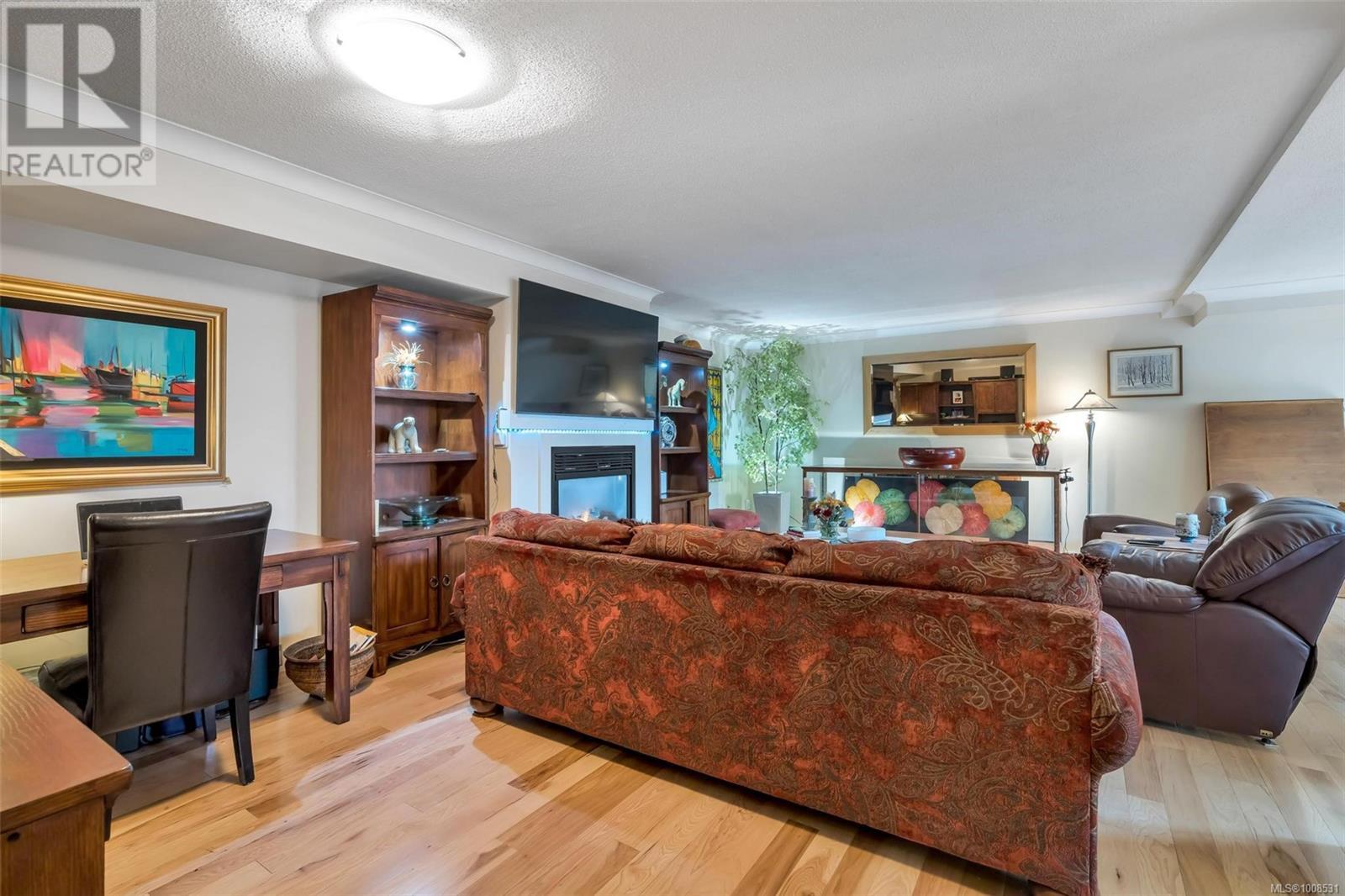 Photo 6 of 105 636 Montreal St, Victoria BC