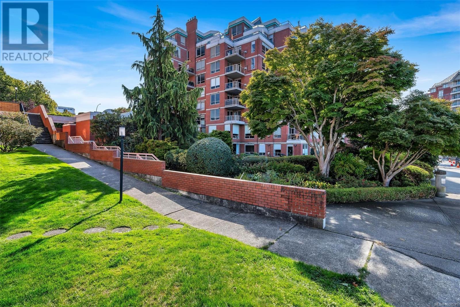 Photo 8 of 105 636 Montreal St, Victoria BC