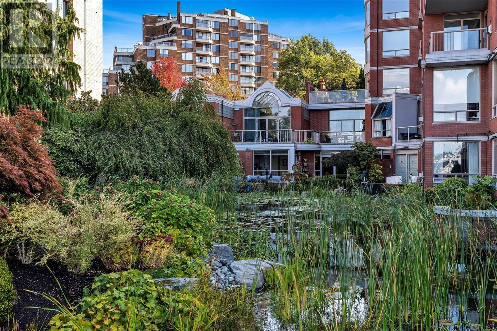 Photo 5 of 105 636 Montreal St, Victoria BC