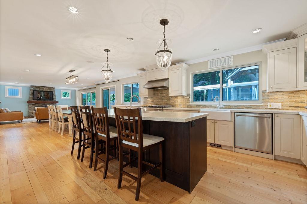 Photo 10 of 12661 20 Avenue, Surrey BC