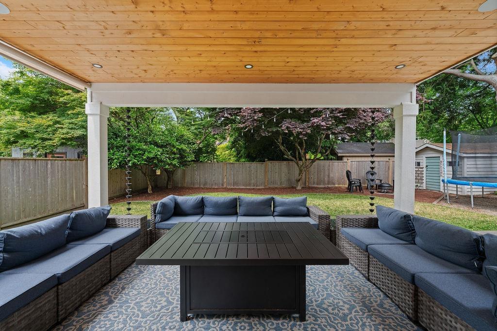 Photo 18 of 12661 20 Avenue, Surrey BC