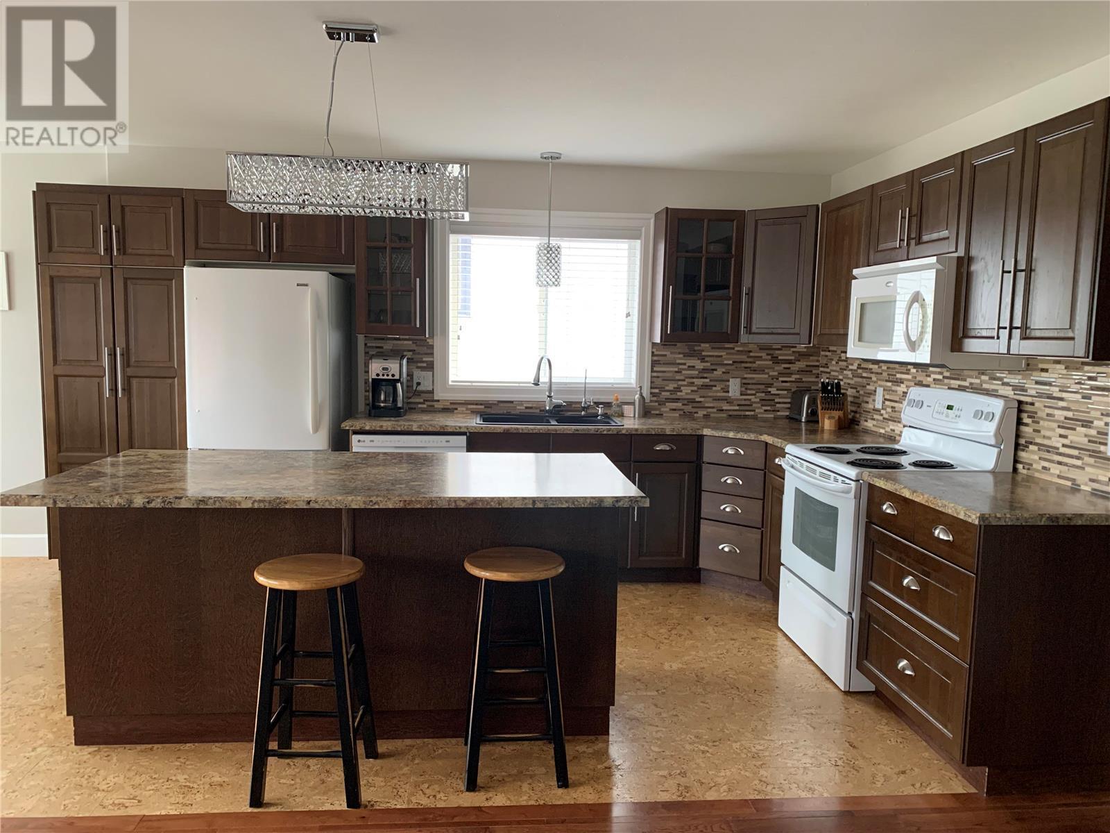  573 Spruceview Place North, Kelowna