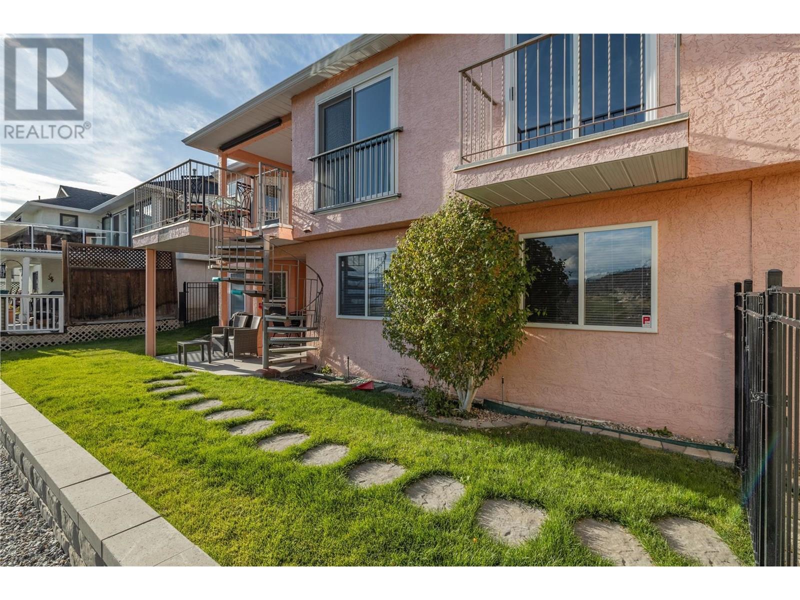  573 Spruceview Place North, Kelowna