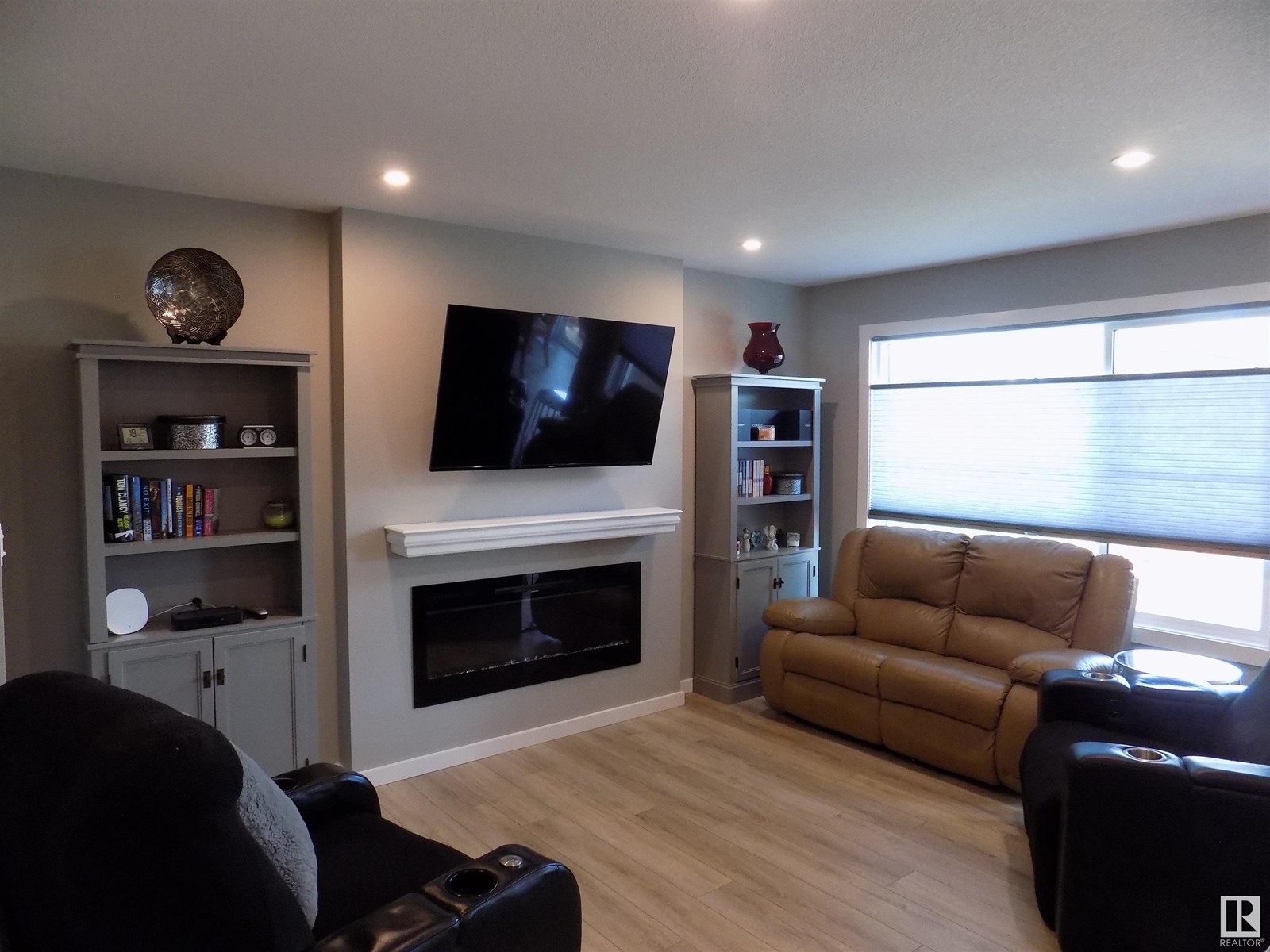 Photo 3 of 244 Larch Crescent, Leduc AB