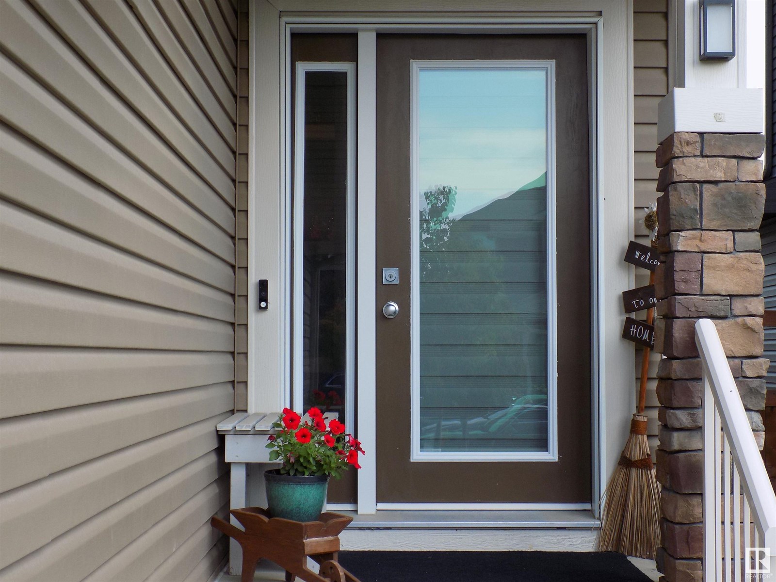 Photo 2 of 244 Larch Crescent, Leduc AB
