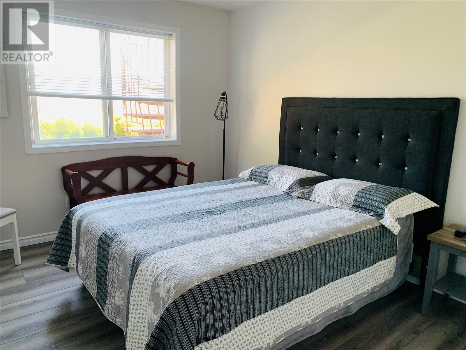  573 Spruceview Place North, Kelowna