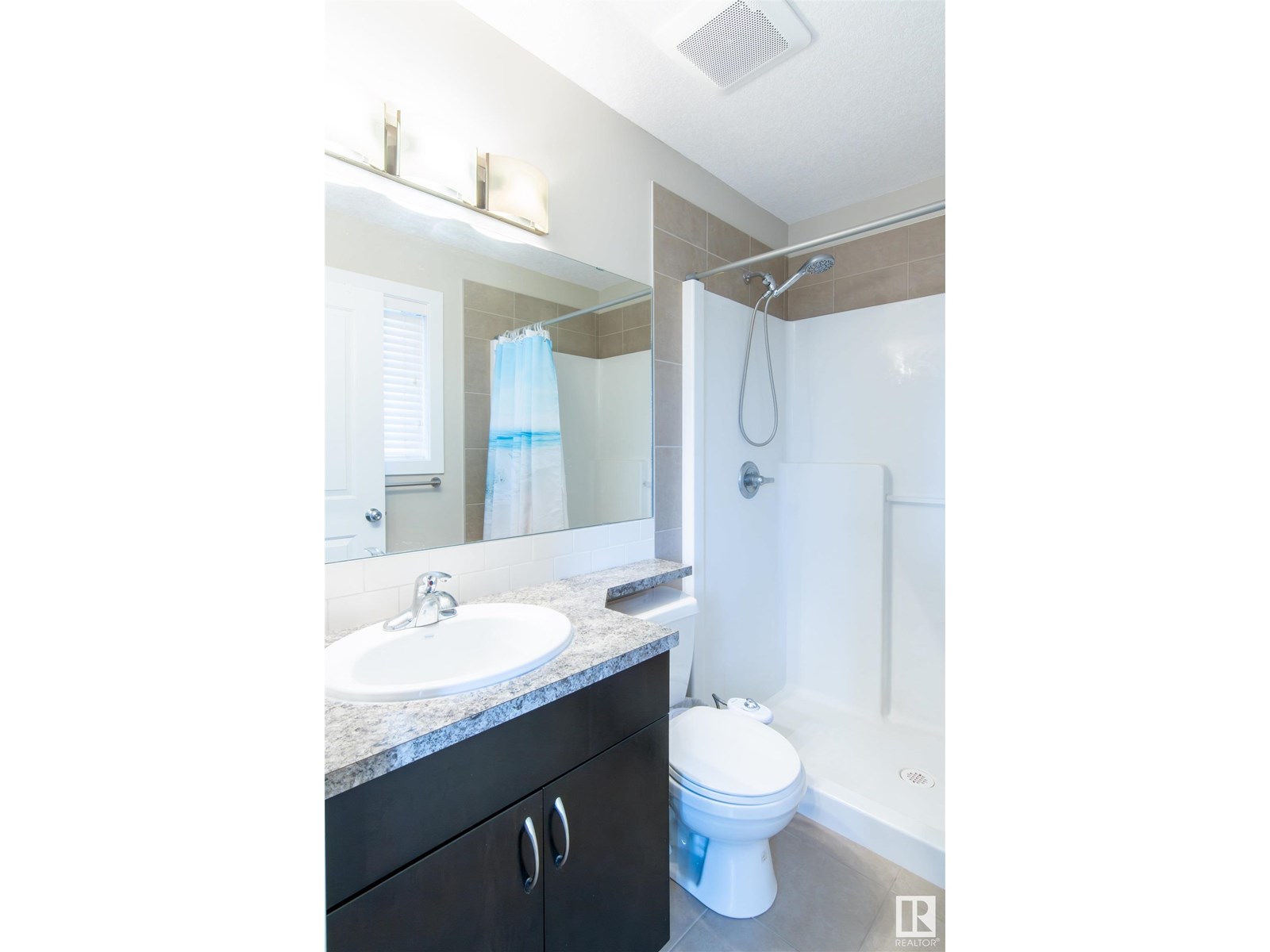 Photo 14 of 11 13810 166 Av Nw, Edmonton AB