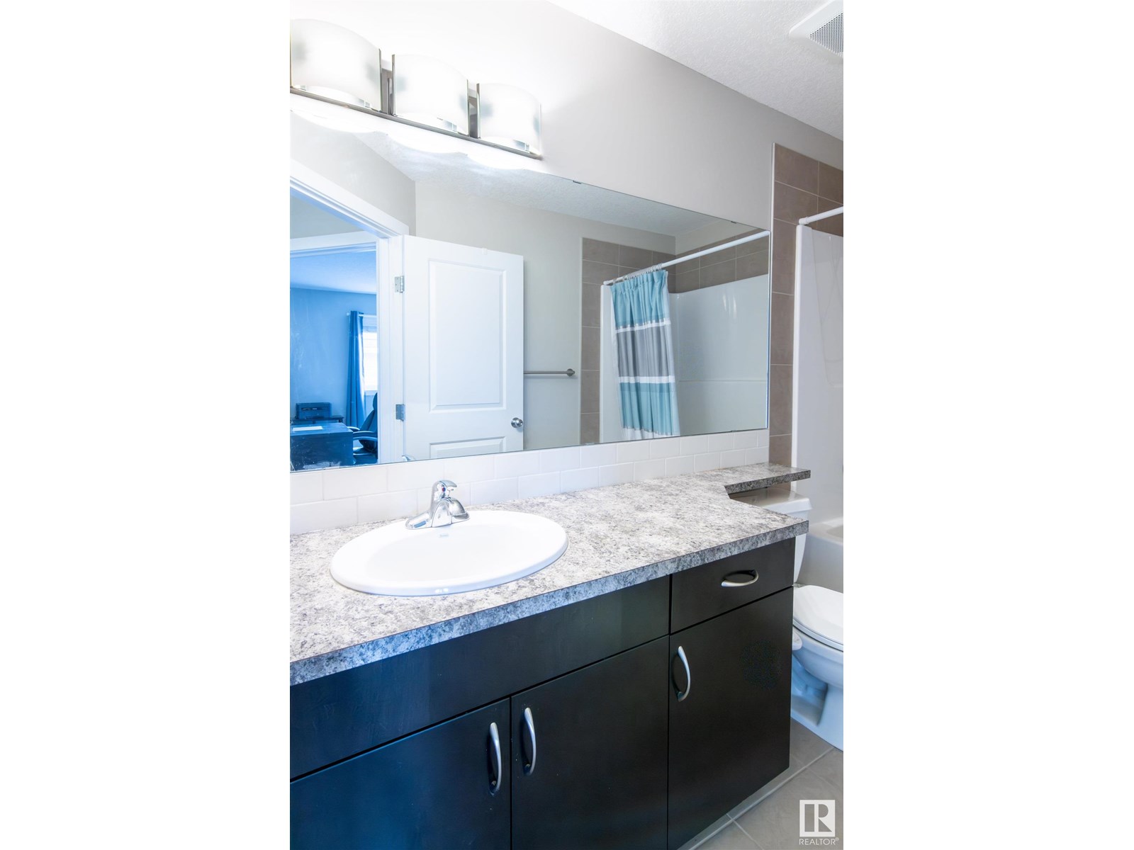 Photo 16 of 11 13810 166 Av Nw, Edmonton AB
