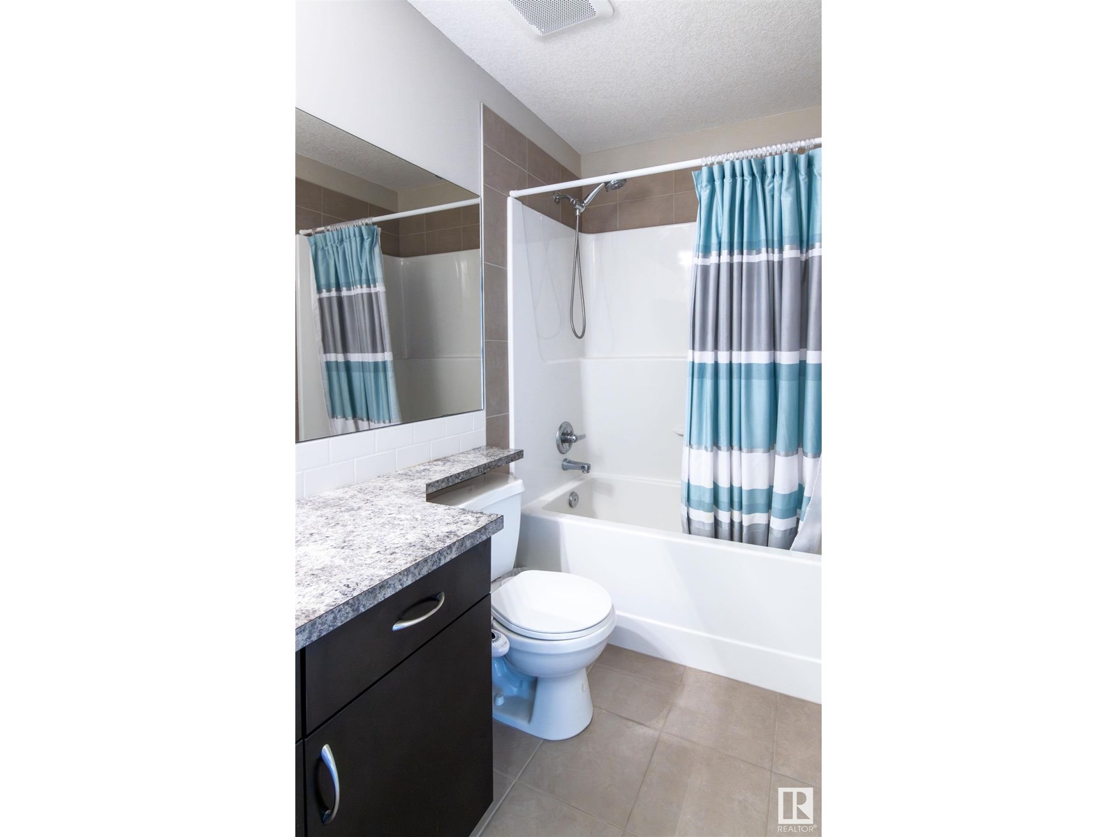 Photo 6 of 11 13810 166 Av Nw, Edmonton AB