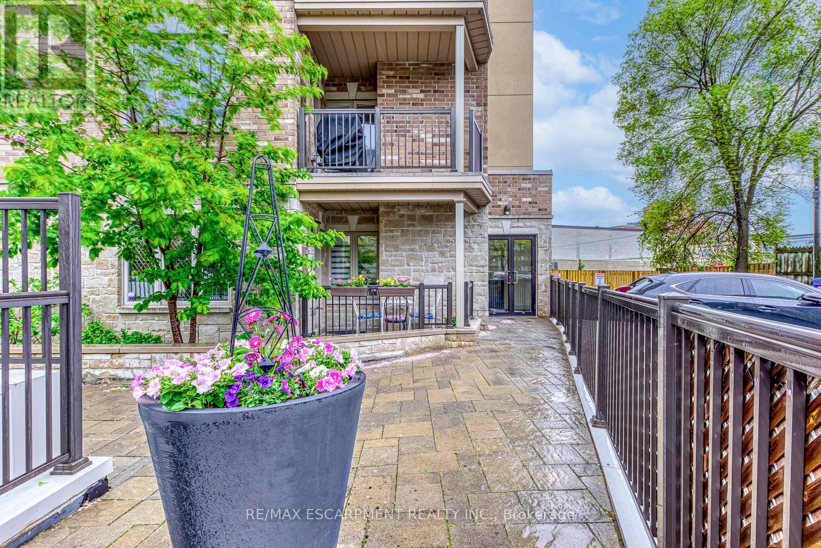 Photo 16 of 401 70 Stewart Street, Oakville ON