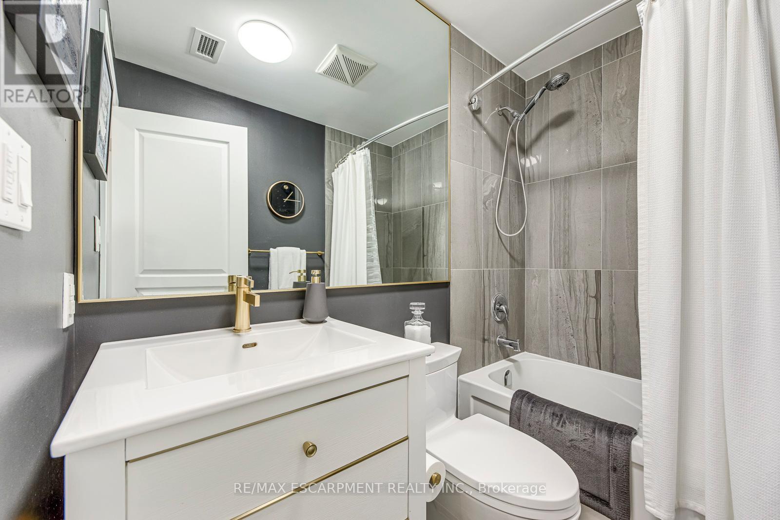 Photo 3 of 401 70 Stewart Street, Oakville ON
