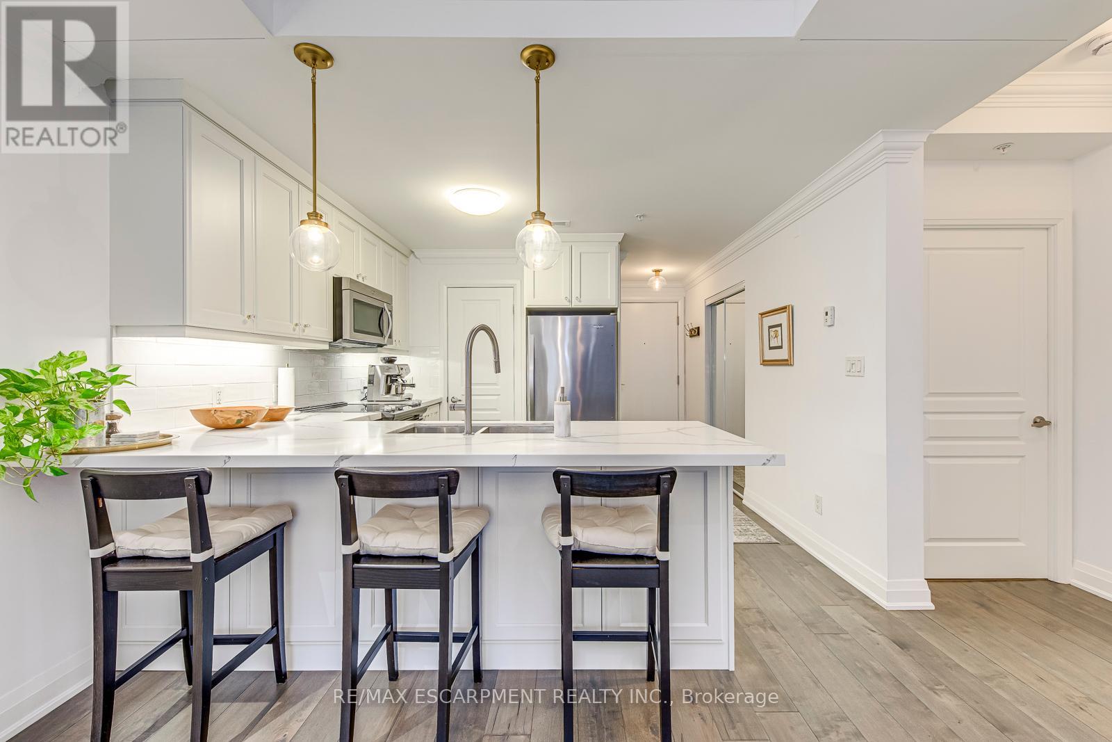 Photo 10 of 401 70 Stewart Street, Oakville ON